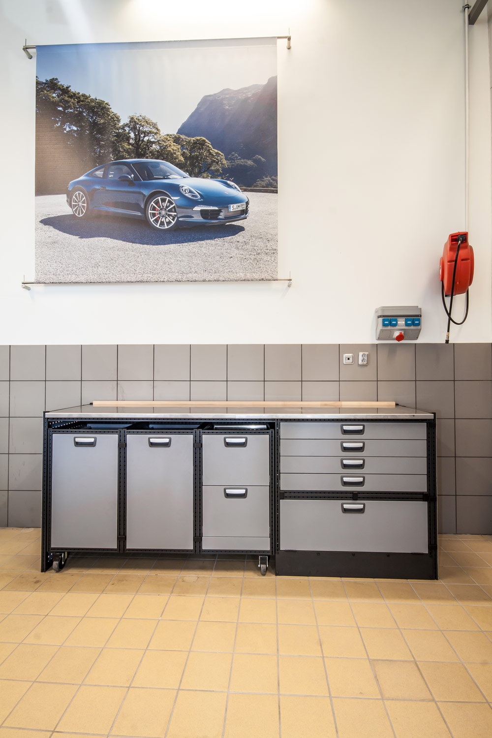 Modul-System työpöytä Porsche huollossa