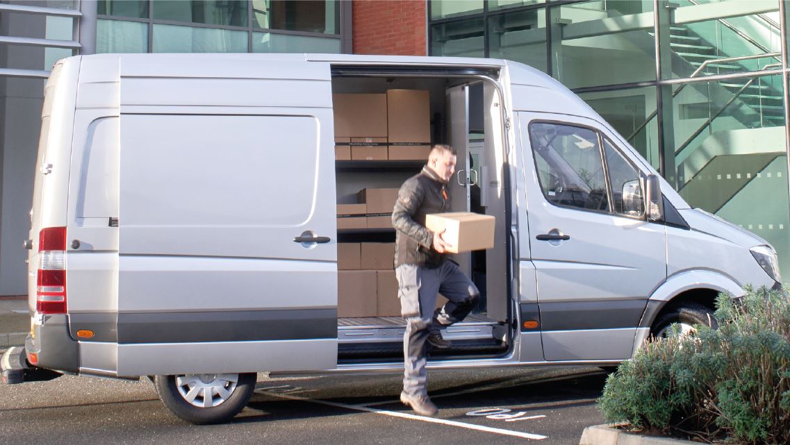 Ford Transit- sekä Volkswagen Crafter malleihin on nyt saatavilla taittoistuin sekä väliseinä liukuovella