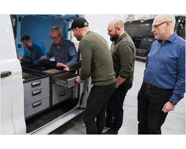 Kuinka Modul-System suunnittelee kestäviä pakettiautojen varusteratkaisuja